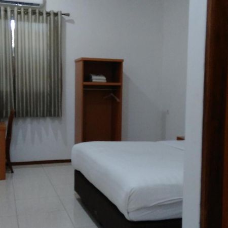 Aurora Hotel Siliwangi Cirebon Quarto foto
