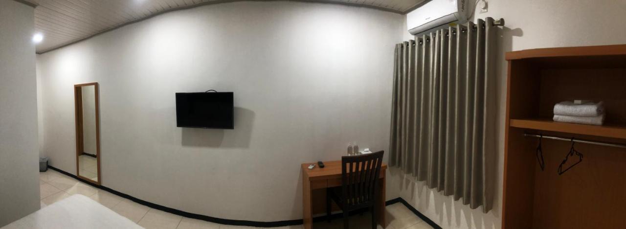 Aurora Hotel Siliwangi Cirebon Exterior foto