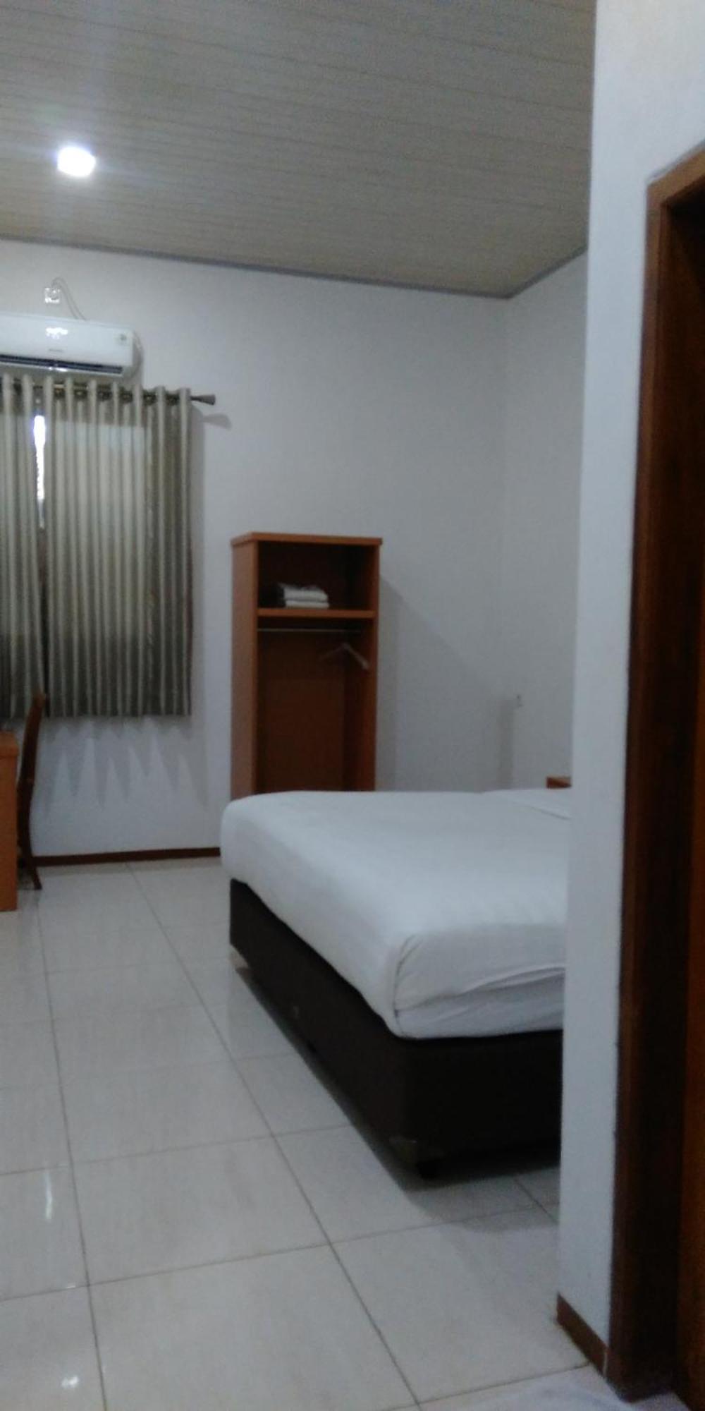Aurora Hotel Siliwangi Cirebon Quarto foto